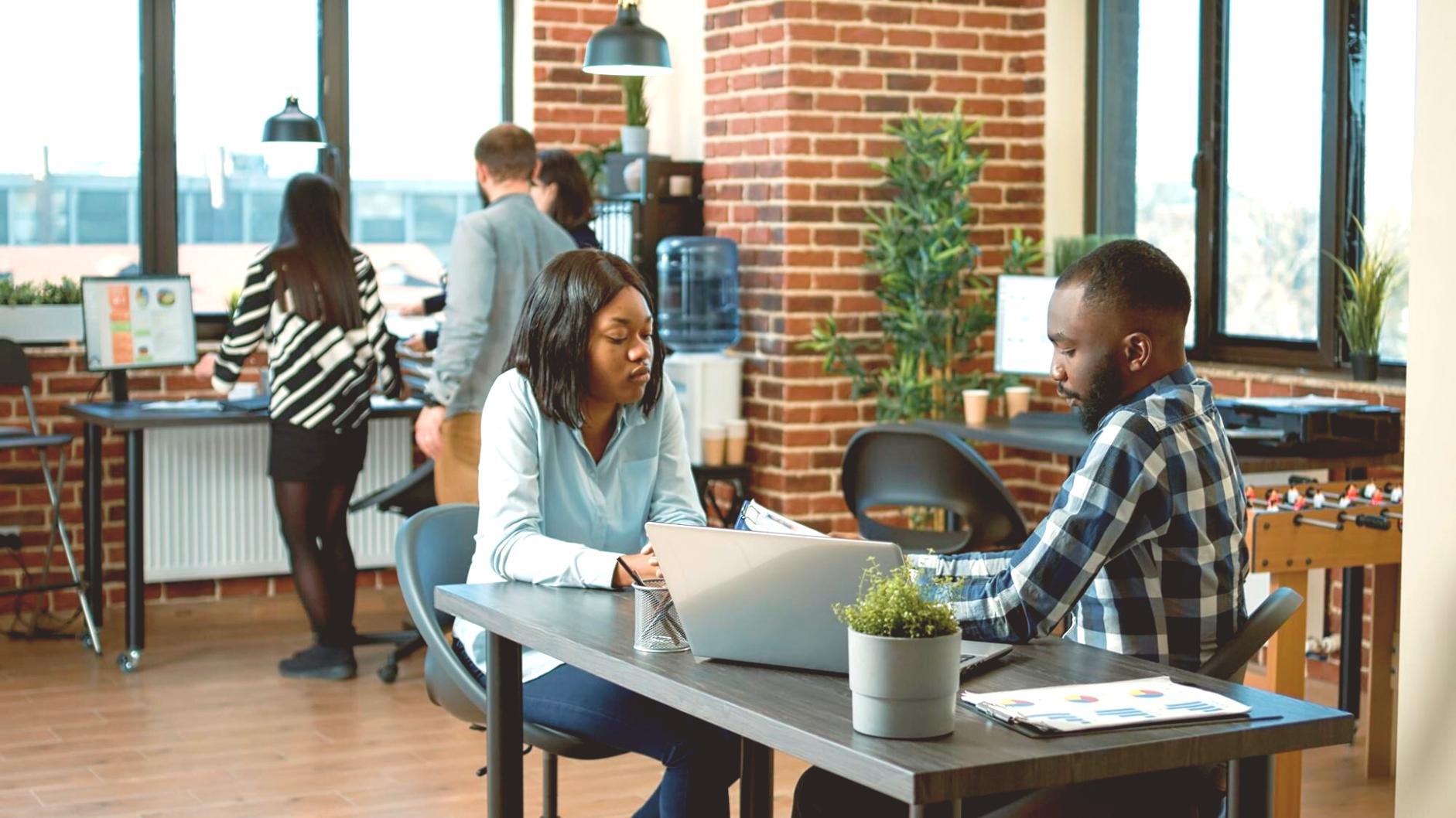 Équipe d'experts Wealthfinl en consultation